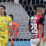 Treinador do Newell's elogia Corinthians e projeta volta