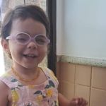 Pais fazem vaquinha para custear cirurgias de filha com condição rara; saiba como ajudar