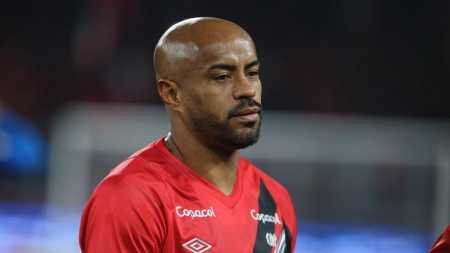 Thiago Heleno em ação pelo Athletico-PR no Brasileirão de 2024