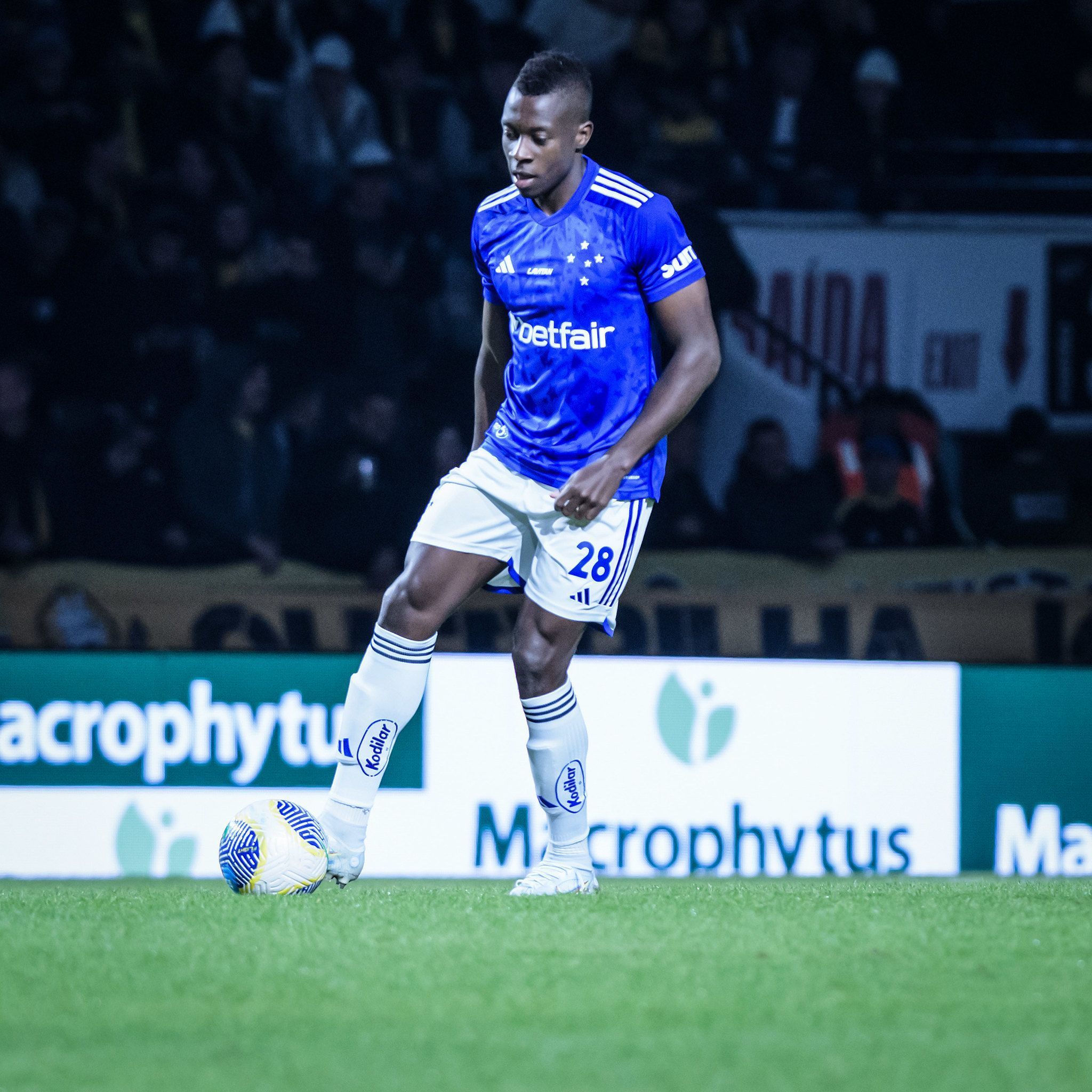 Palacios volta a ser utilizado no Cruzeiro após mais de cinco meses