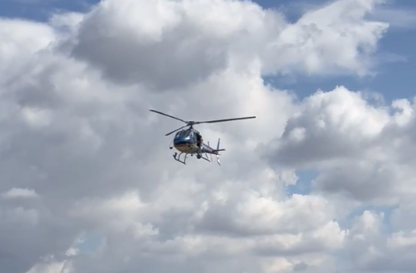 Vídeo: loja é assaltada em shopping de BH e helicóptero da PM faz buscas por suspeito