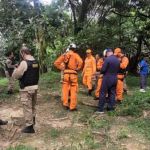 Veja imagens de helicóptero destruído após queda em pátio de supermercado em Contagem