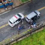 Seis adolescentes furtam carro e derrubam portão de garagem em SP 