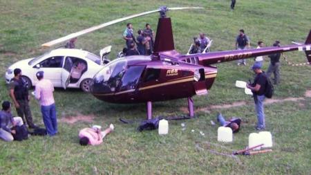 Helicóptero flagrado com 450 kg de cocaína em 2013