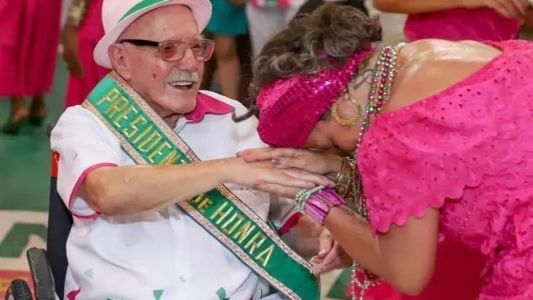 Hélio Turco estava na presidência de honra da Mangueira desde 2021