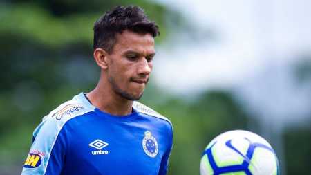 Henrique deverá ser reintegrado ao Cruzeiro em 48 horas
