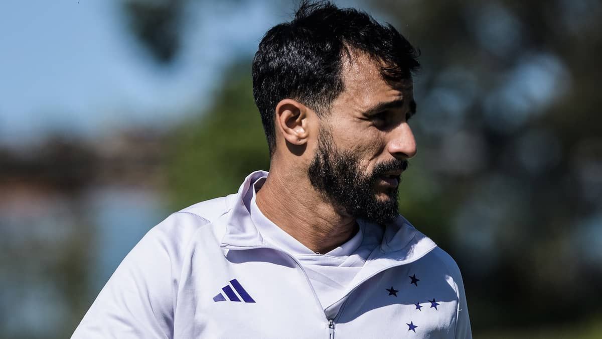 Cruzeiro rescinde contrato com o atacante Henrique Dourado