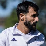 Cruzeiro rescinde contrato com o atacante Henrique Dourado