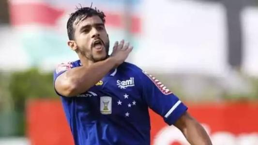 Henrique Dourado atuou pelo Cruzeiro na temporada 2015