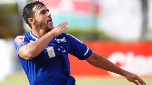 Henrique Dourado disputou 11 jogos pelo Cruzeiro em 2015 e marcou um gol