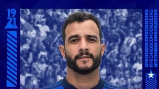 Henrique Dourado foi anunciado pelo Cruzeiro nesta terça (18)