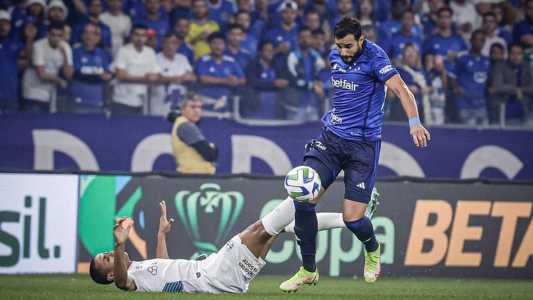 Henrique Dourado foi titular no jogo diante do Grêmio