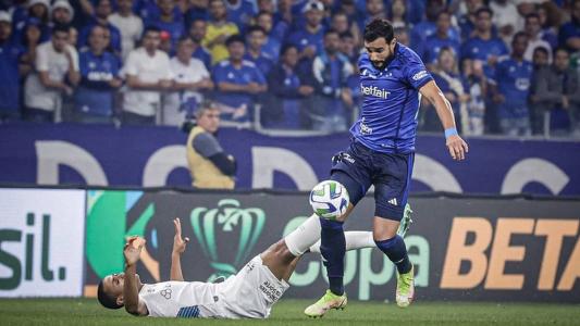 Henrique Dourado foi titular no jogo diante do Grêmio