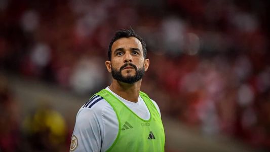 Henrique Dourado tenta se firmar no ataque do Cruzeiro neste Brasileirão