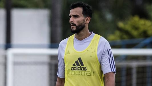 Henrique Dourado treinou normalmente nesta quarta-feira (19) na Toca II