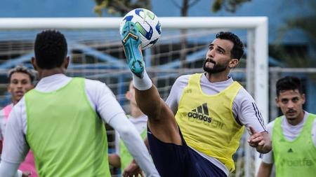 Henrique Dourado vive expectativa de estrear pelo Cruzeiro