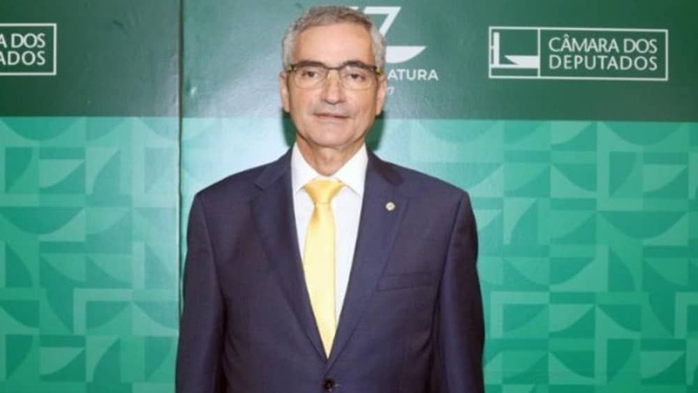 Deputado mineiro toma posse no Parlasul e diz que vai atuar para afinar diálogo entre Lula e Milei