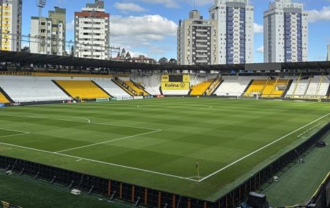 Heriberto Hulse, estádio do Criciúma, preparado para jogo da temporada 2025