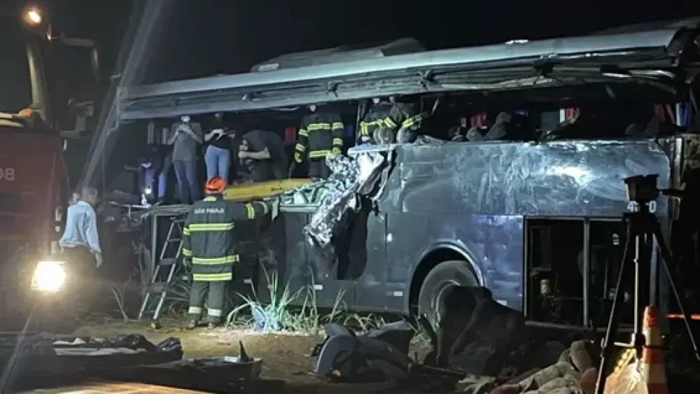 Motorista de caminhão de acidente que matou 12 estudantes em SP é indiciado