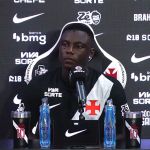 Marino é apresentado no Vasco e revela propostas de rivais do Brasil