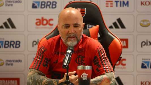 Hoje no Flamengo, Sampaoli reencontra seu ex-clube Atlético neste sábado (29), pelo Campeonato Brasileiro