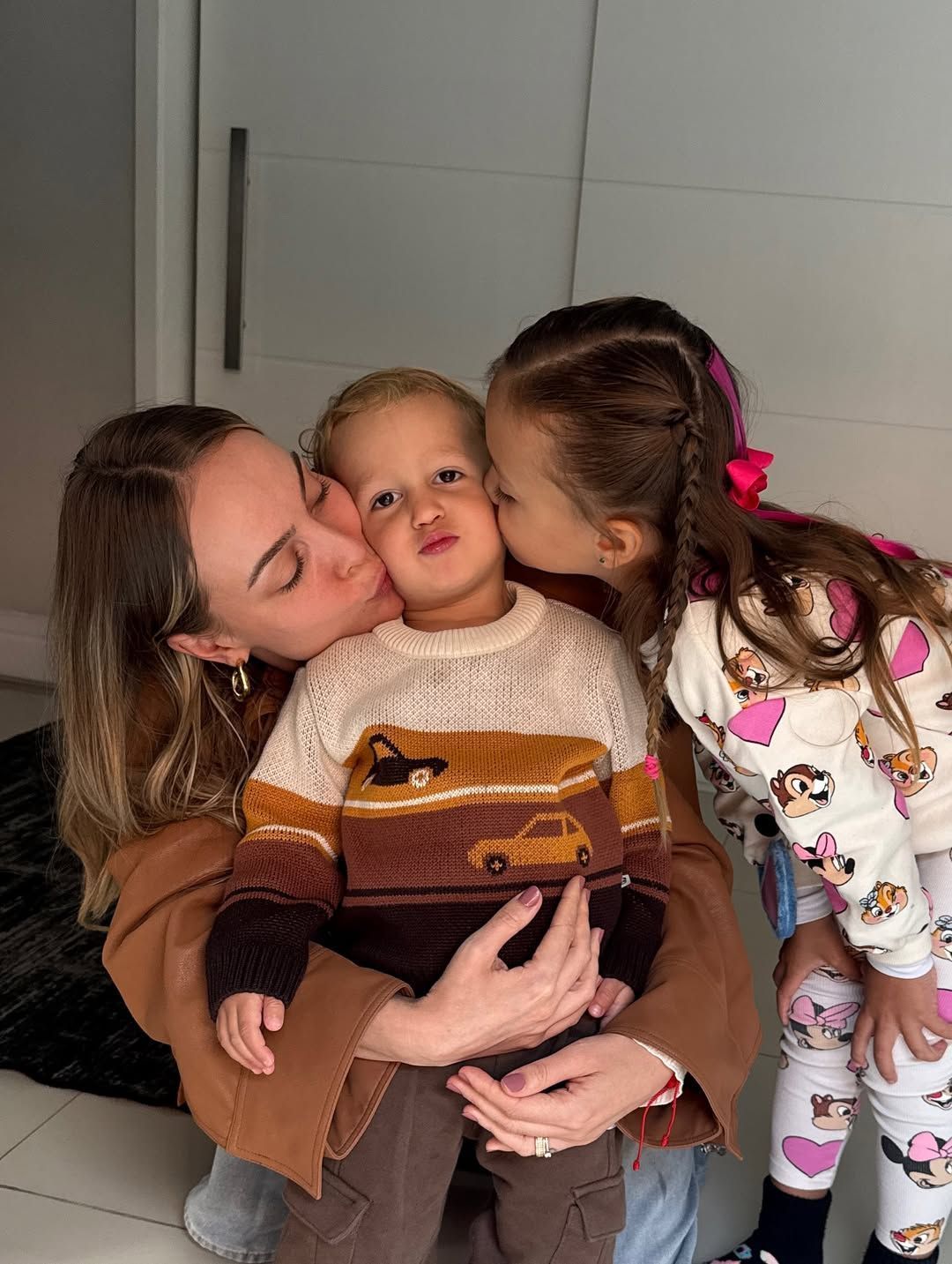 Tata e Cocielo revelam diagnóstico de filho caçula: 'Noite inteira no hospital'