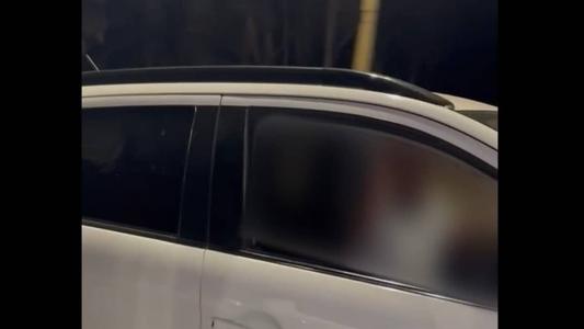 Homem aparece no carro da namorada ameaçando instrutor de tiros