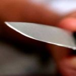 Mulher com bebê de 9 meses no colo mata marido com facada no peito após briga em MG