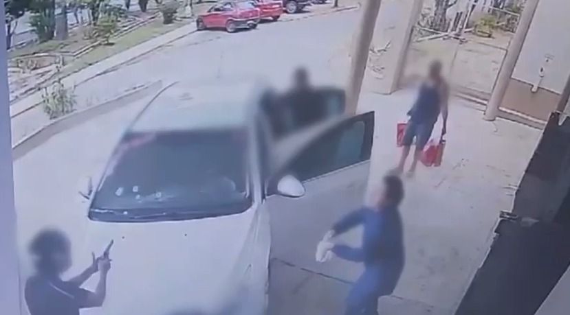 Homem atira em ex-companheira que tenta fugir e é morta na porta de hospital, no RS