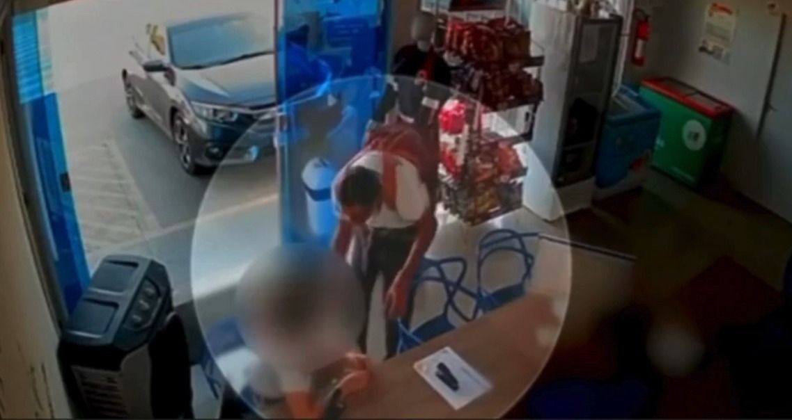 Homem que beijou adolescente dentro de escola é ouvido e liberado; veja vídeo