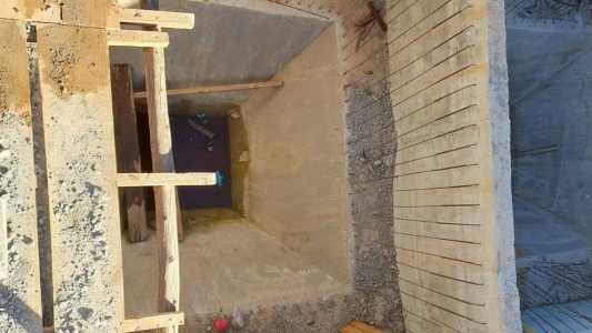 Homem caiu dentro de um tubulão de concreto e teve fratura exposta na perna esquerda