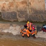 Homem cai no ribeirão Arrudas em Belo Horizonte e mobiliza bombeiros 