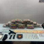 Homem deixa documento durante fuga e é preso com drogas e arma em Governador Valadares, em MG