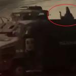 Vídeo: homem em situação de rua é flagrado dormindo em cima de ‘caveirão’ da PM no Rio
