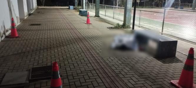 Homem é assassinado a tiros dentro de quadra de futebol na Grande BH.