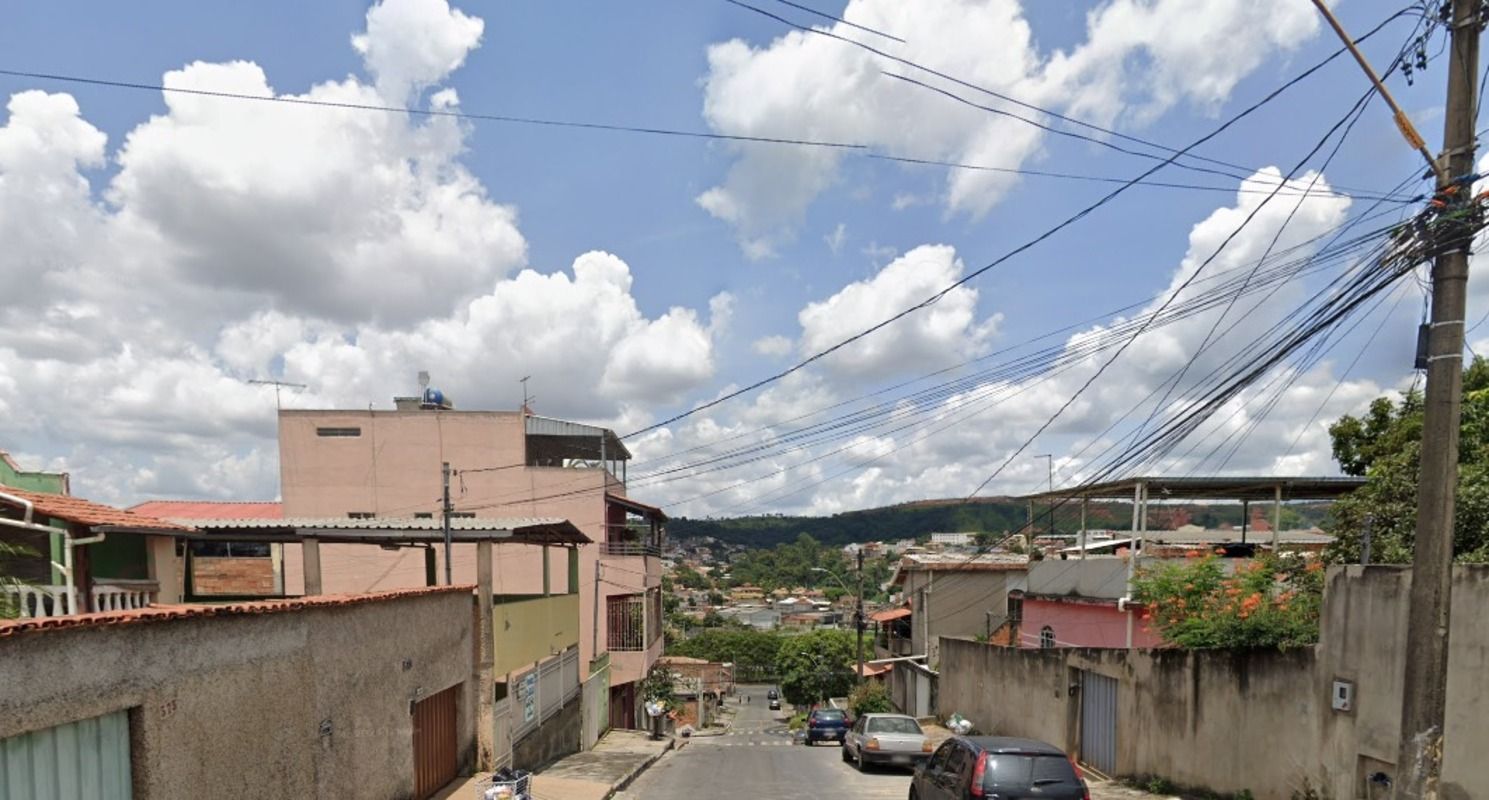 Homem é encontrado morto com tiro na cabeça, em Betim, e polícia investiga caso