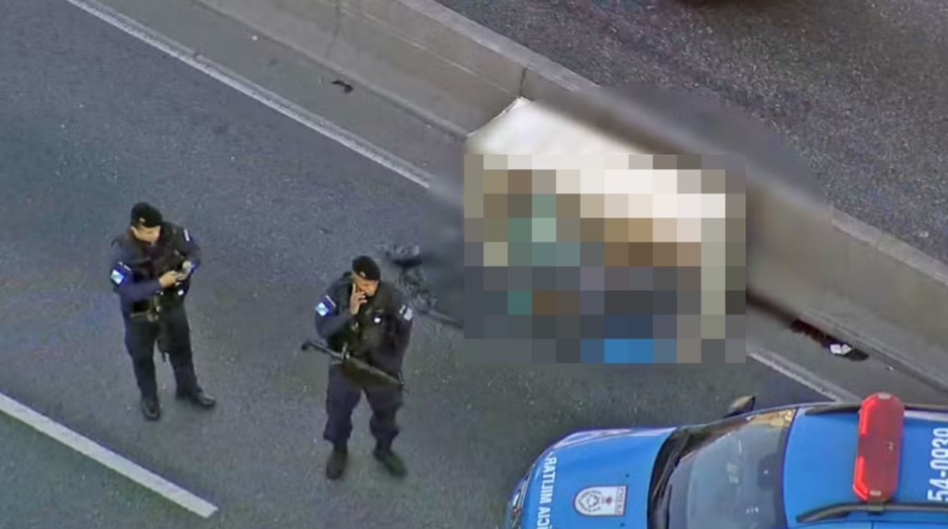 Corpo é encontrado dentro de caixote na Avenida Brasil, no Rio de Janeiro