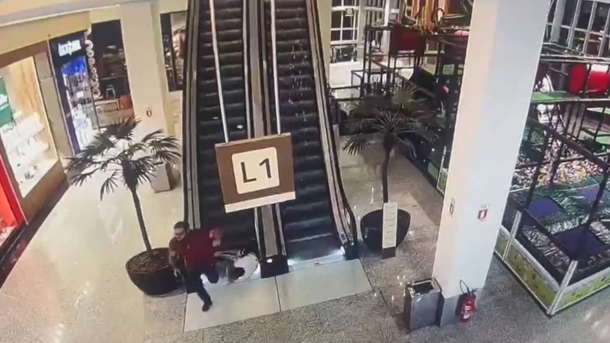 Homem é assassinado em escada rolante de shopping no Rio de Janeiro 