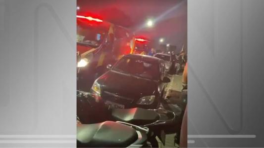 Homem é preso após esfaquear quatro pessoas em bar de Curitiba; uma pessoa morreu.