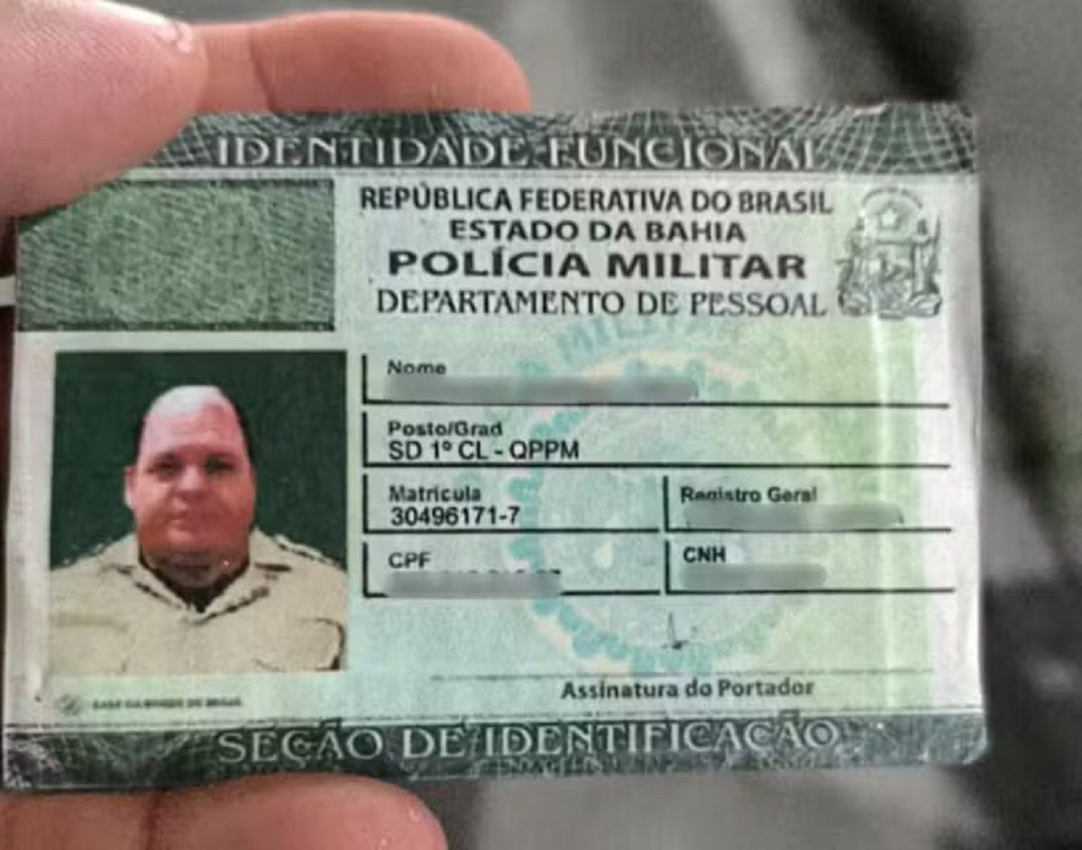 Homem é preso após falsificar carteirinha de PM para tentar usar transporte público de graça