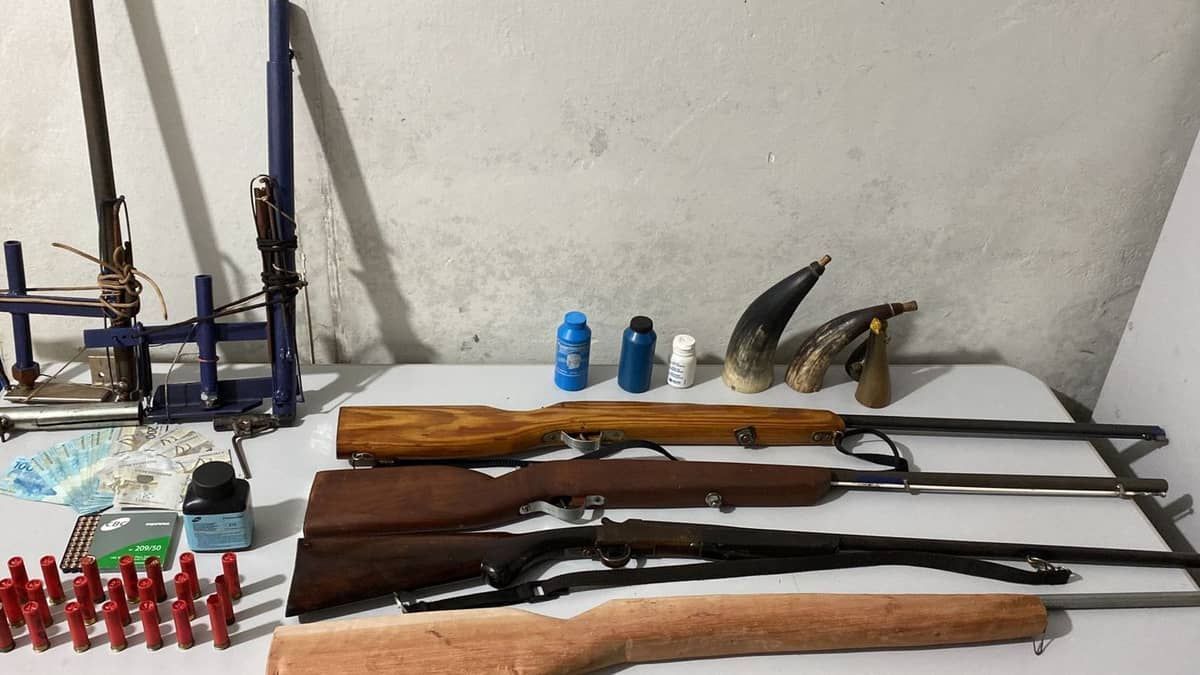 Homem é preso por fabricação e venda ilegal de armas em Miguel Burnier 