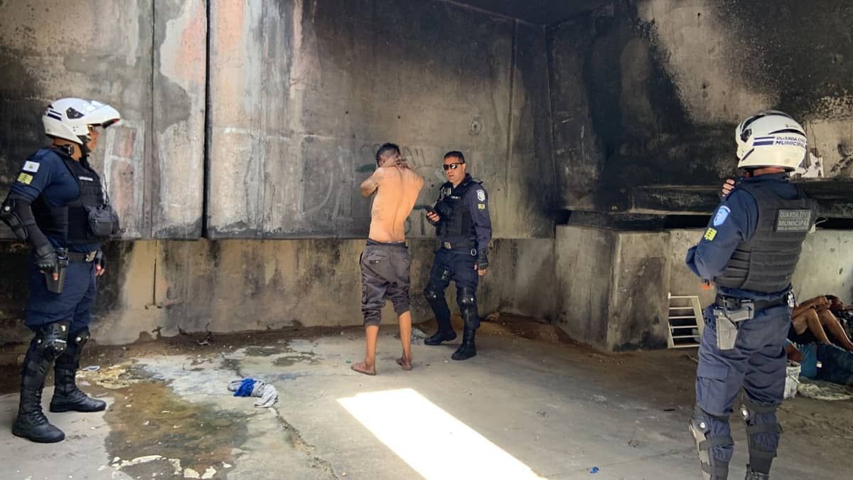Homem é preso em flagrante furtando cabos de telefonia em Belo Horizonte  