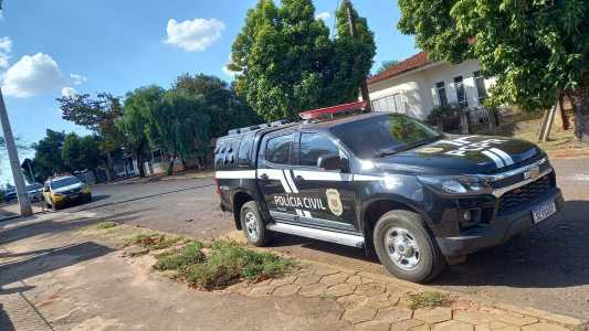 Homem é preso por agredir mãe de 90 anos e tia de 80 com choques elétricos no Paraná.