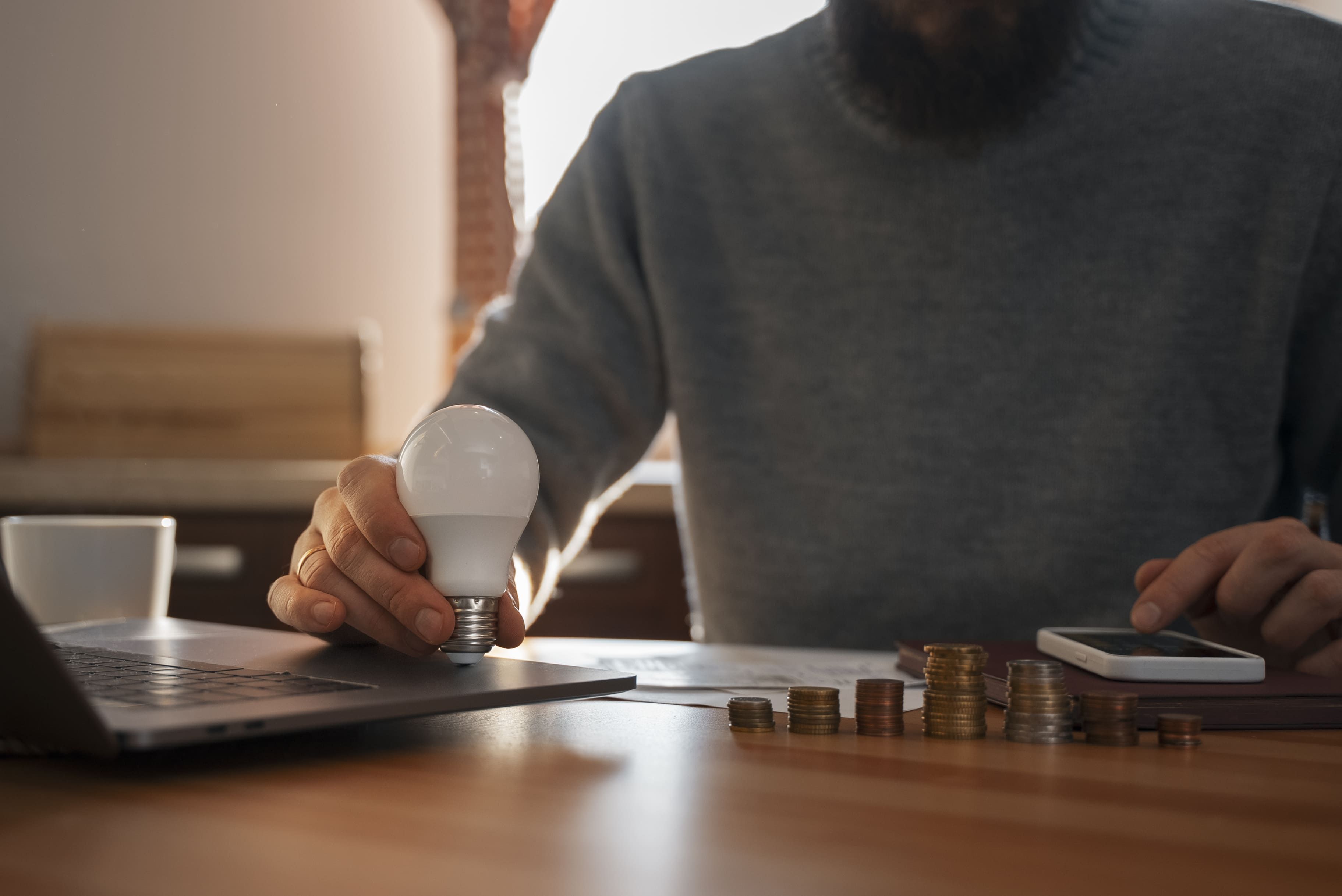 Saiba como pequenos ajustes podem reduzir o valor da conta de luz