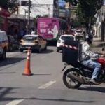 Homem surta no Barreiro, tenta assumir direção de ônibus e é baleado pela PM