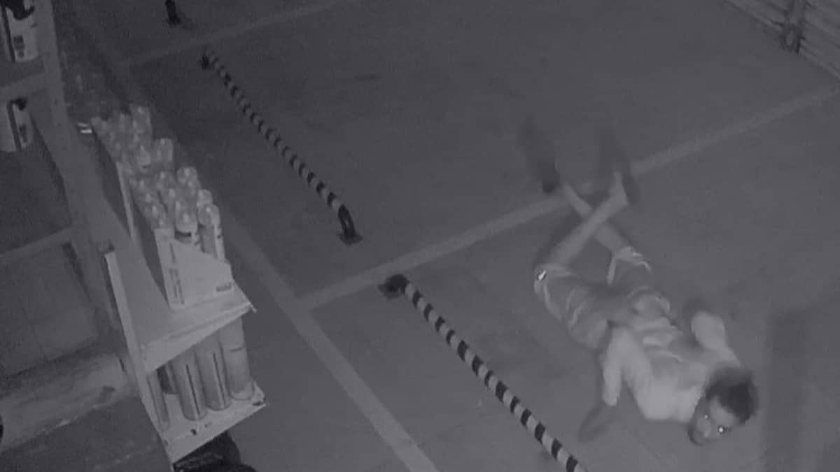 Vídeo mostra suspeito invadindo loja da avenida Pedro II atingida por incêndio em Belo Horizonte