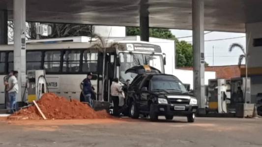 Homem estava morto dentro de ônibus