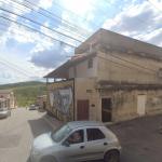 Homem faz manobra errada em beco e é linchado por quatro criminosos em Ibirité