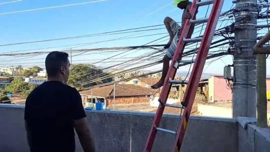 Homem ficou 23 horas em cima de poste