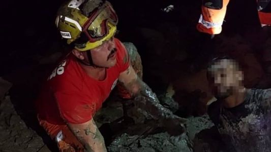 Homem ficou atolado por aproximadamente 3 horas até a chegada dos bombeiros